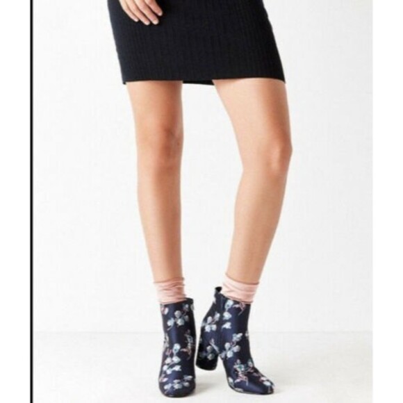 Urban Outfitters Ankle Boots Womens Sz 8 Juliet Jacquard Booties Coquette Indie - Picture 2 of 8